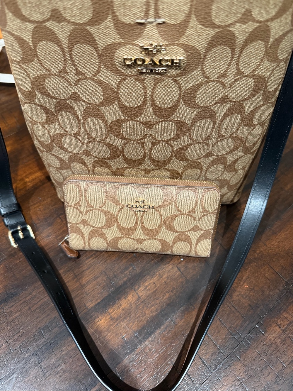 Coach Khaki Signature Canvas Bucket Bag with Black Trim and Matching Wallet - Picture 4 of 7